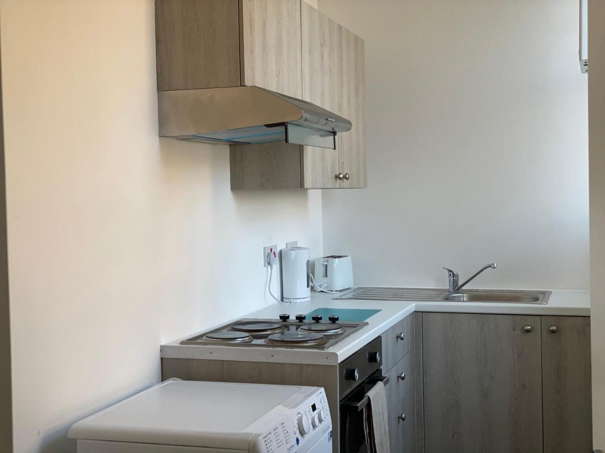 Carvetii - Edward House B - 2 Dbl Bed 1st Floor Flat * Dunfermline